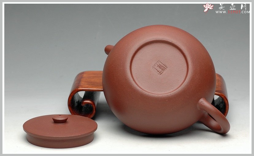 紫砂壶图片：王强爱徒 全手单片折肩 浑厚儒雅 炮管直流 汤婆 - 宜兴紫砂壶网