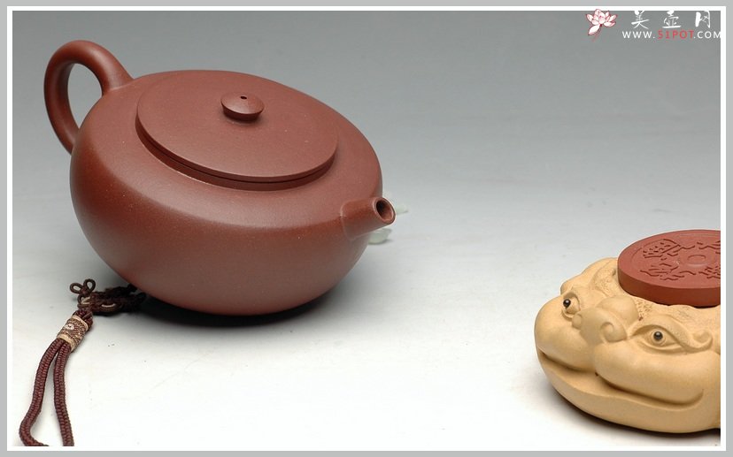 紫砂壶图片：王强爱徒 全手单片折肩 浑厚儒雅 炮管直流 汤婆 - 宜兴紫砂壶网