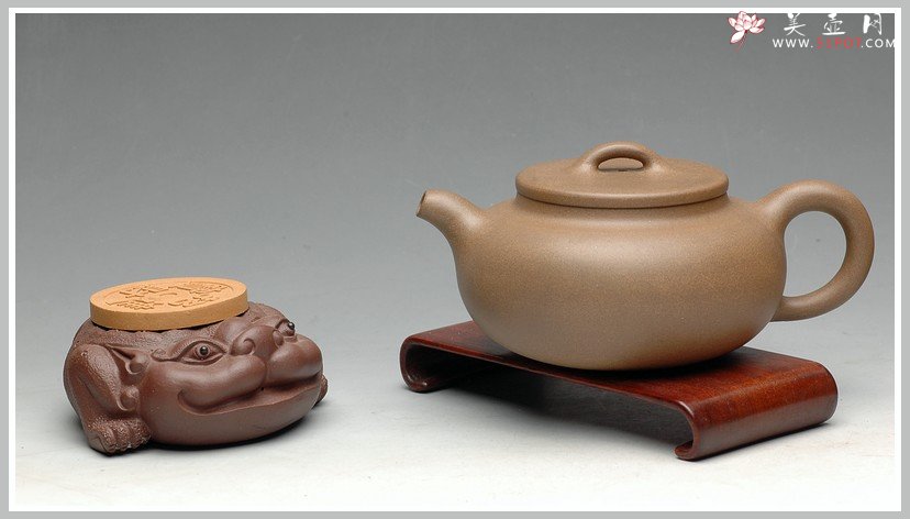 紫砂壶图片：简约而不简单 大方之器 全手上桥圆腹 - 宜兴紫砂壶网