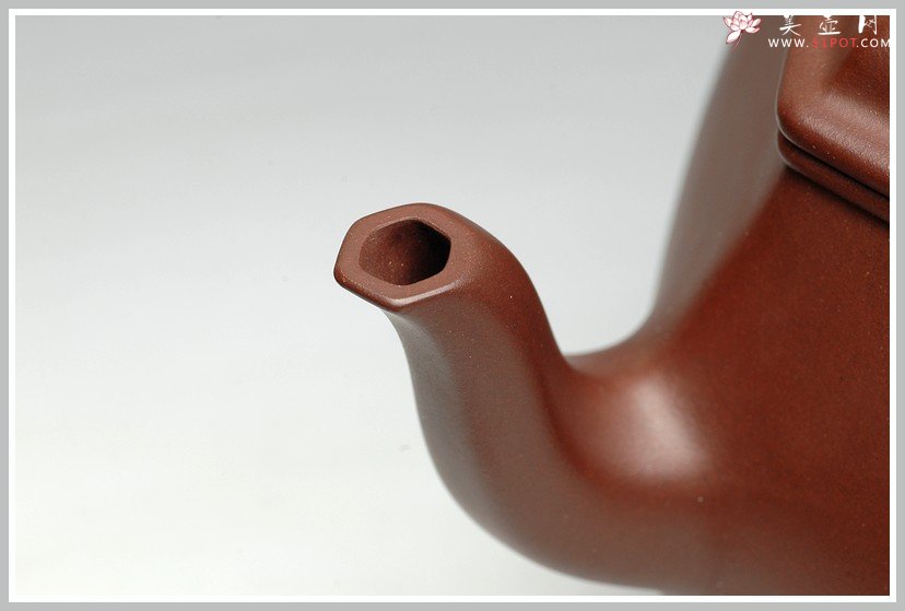 紫砂壶图片：圆润精神 高俊优雅 全手工 古韵方壶 - 宜兴紫砂壶网