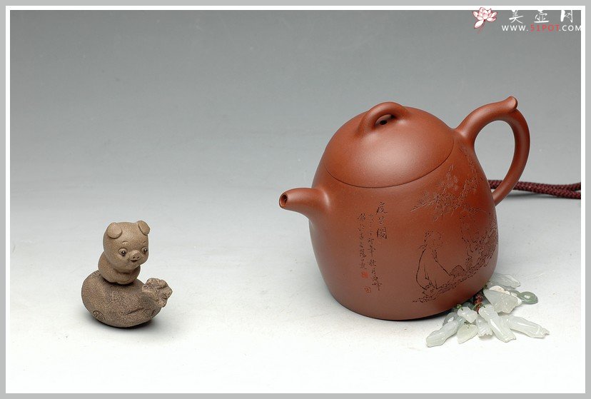紫砂壶图片：刻绘漂亮 实用佳品 优质清水泥 顾式秦权 - 宜兴紫砂壶网