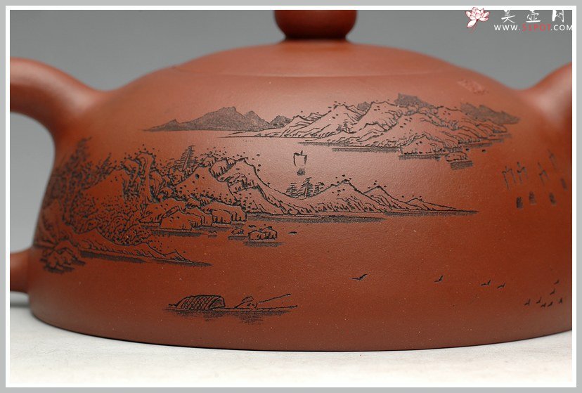 紫砂壶图片：通景山水 经典 全手半月 辛卯年力作 - 宜兴紫砂壶网