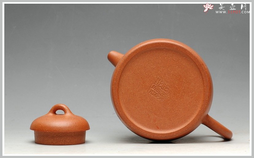 紫砂壶图片：饱满厚重 高古聚德 优质烁金降坡泥 全手代表作高士壶 张听刚老师装饰 - 宜兴紫砂壶网