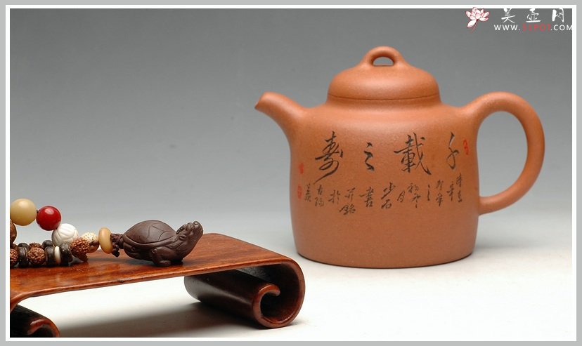 紫砂壶图片：饱满厚重 高古聚德 优质烁金降坡泥 全手代表作高士壶 张听刚老师装饰 - 宜兴紫砂壶网