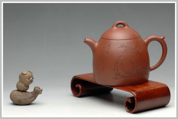 紫砂壶图片：刻绘漂亮 实用佳品 优质清水泥 顾式秦权 - 宜兴紫砂壶网