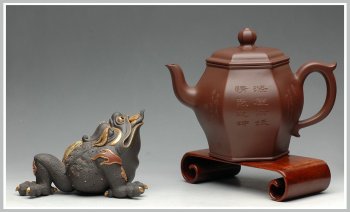 紫砂壶图片：圆润精神 高俊优雅 全手工 古韵方壶 - 宜兴紫砂壶网