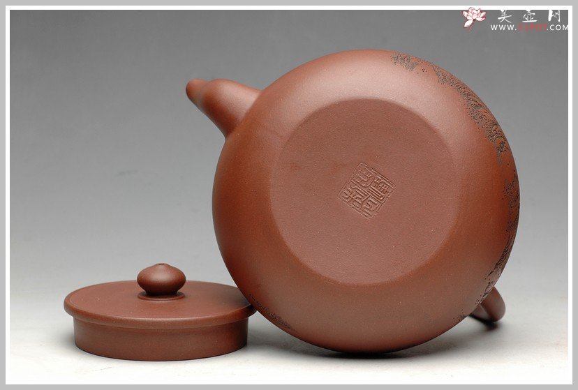 紫砂壶图片：强强联合 李彦雄老师通转山水 曲峰辛卯年力作全手旭茂提梁 - 宜兴紫砂壶网