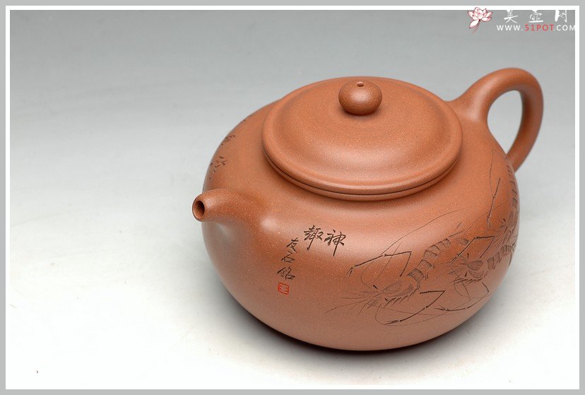 紫砂壶图片：大气而不失灵性老降坡泥 全手大仿古 虾之神趣 - 宜兴紫砂壶网