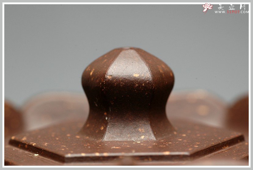 紫砂壶图片：庄严肃穆砂中佛 紫泥调砂 老味现 全手僧帽 - 宜兴紫砂壶网