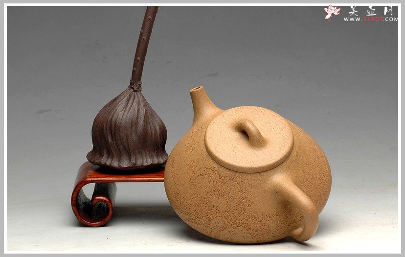 紫砂壶图片：李彦雄通景山水 耐品老段之全手子冶石瓢 骨肉均挺 - 宜兴紫砂壶网