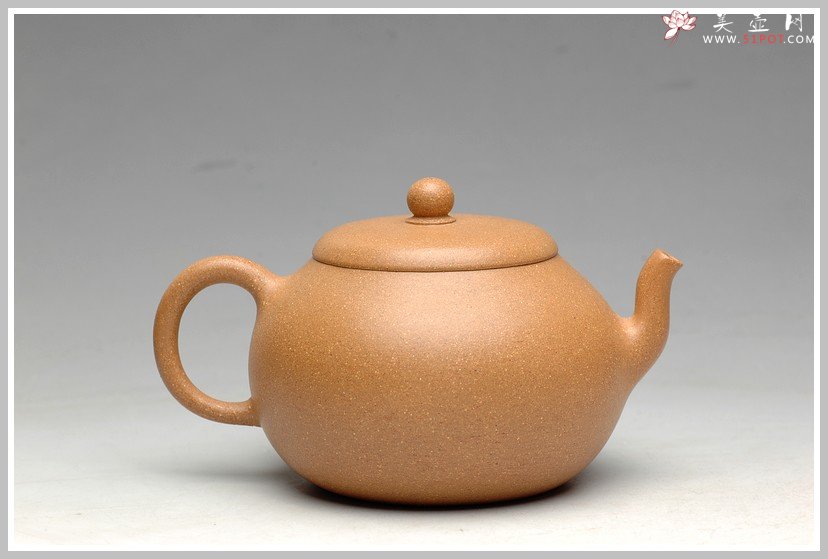 紫砂壶图片：拙与灵并存 追摹古风  优质段泥 全手汲泉 何卫枫新品 - 宜兴紫砂壶网