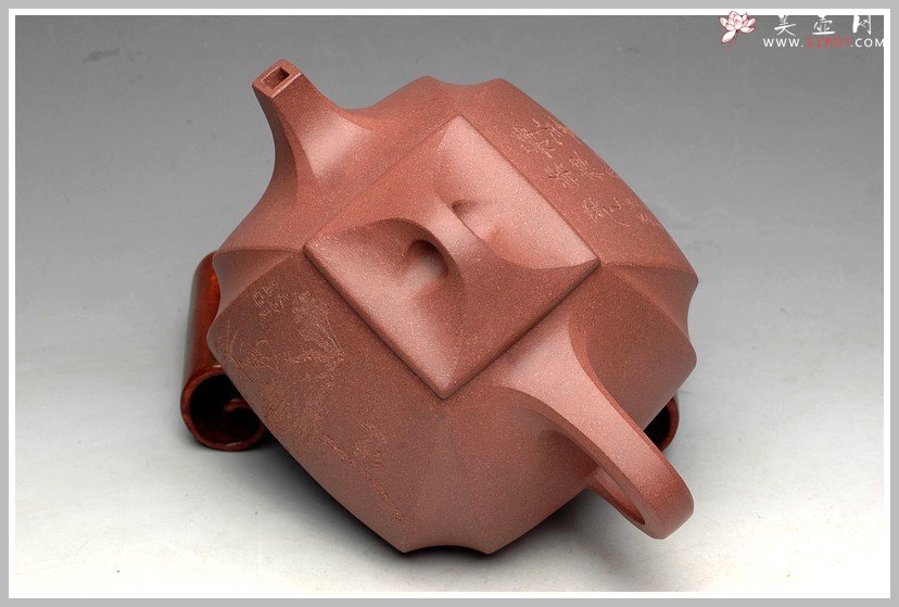 紫砂壶图片：大气 稳重 精工细致 抽角四方 - 宜兴紫砂壶网