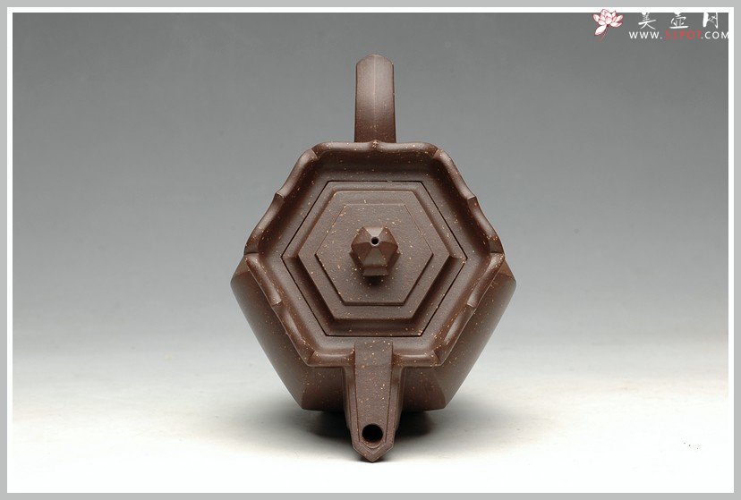 紫砂壶图片：庄严肃穆砂中佛 紫泥调砂 老味现 全手僧帽 - 宜兴紫砂壶网