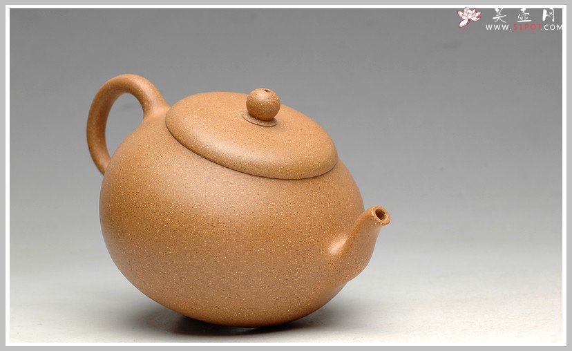 紫砂壶图片：拙与灵并存 追摹古风  优质段泥 全手汲泉 何卫枫新品 - 宜兴紫砂壶网