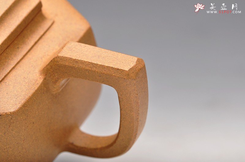 紫砂壶图片：线条挺拔 舒展大气  经典作品  全手大段泥雪华 - 宜兴紫砂壶网