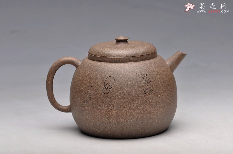 紫砂壶图片：经典中的经典 墨陶刻绘精品莲蓬鸟 万工经典之作 全手莲蓬龙蛋 新年龙运亨通 - 宜兴紫砂壶网