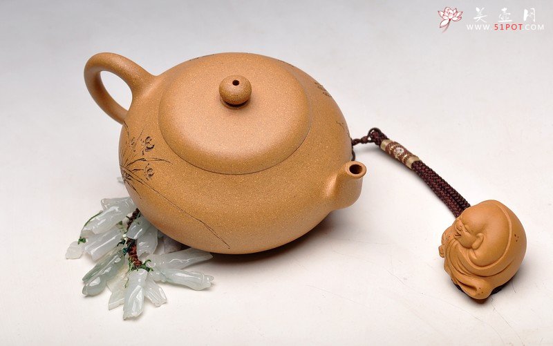 紫砂壶图片：邱玉林大师装饰 古拙之风 把玩精品 全手扁梨 实用收藏 - 宜兴紫砂壶网