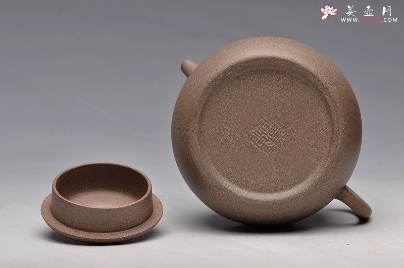 紫砂壶图片：经典中的经典 墨陶刻绘精品莲蓬鸟 万工经典之作 全手莲蓬龙蛋 新年龙运亨通 - 宜兴紫砂壶网