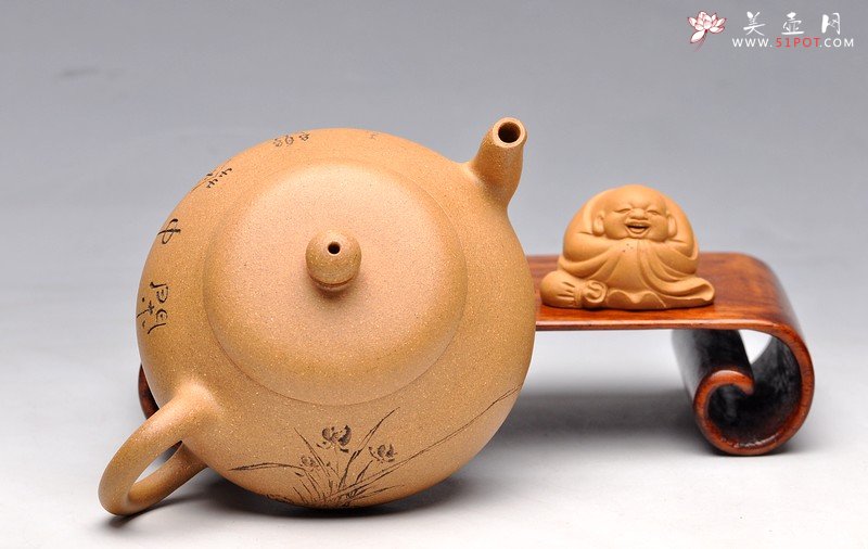 紫砂壶图片：邱玉林大师装饰 古拙之风 把玩精品 全手扁梨 实用收藏 - 宜兴紫砂壶网