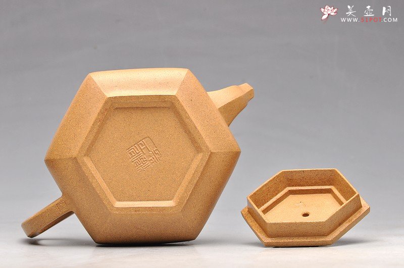 紫砂壶图片：线条挺拔 舒展大气  经典作品  全手大段泥雪华 - 宜兴紫砂壶网