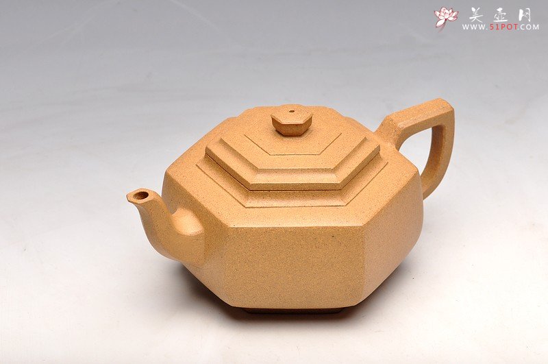 紫砂壶图片：线条挺拔 舒展大气  经典作品  全手大段泥雪华 - 宜兴紫砂壶网