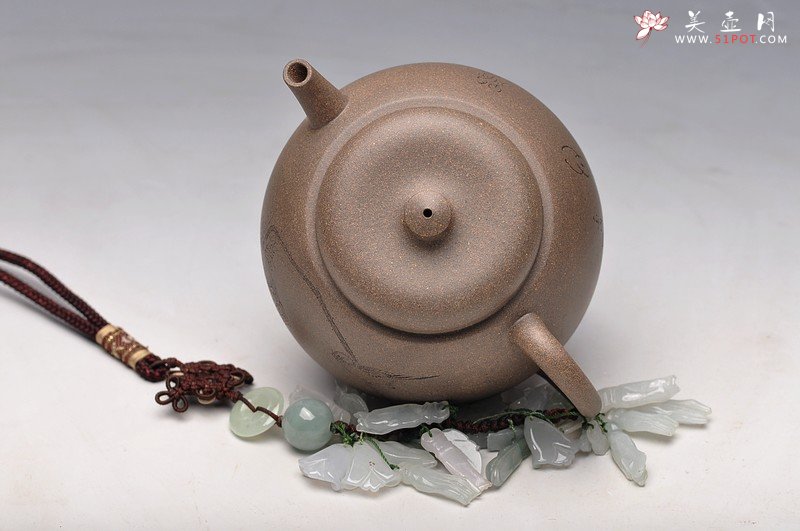 紫砂壶图片：经典中的经典 墨陶刻绘精品莲蓬鸟 万工经典之作 全手莲蓬龙蛋 新年龙运亨通 - 宜兴紫砂壶网