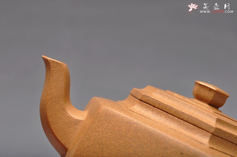 紫砂壶图片：线条挺拔 舒展大气  经典作品  全手大段泥雪华 - 宜兴紫砂壶网