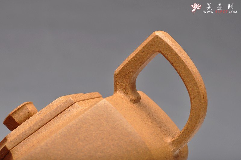 紫砂壶图片：线条挺拔 舒展大气  经典作品  全手大段泥雪华 - 宜兴紫砂壶网