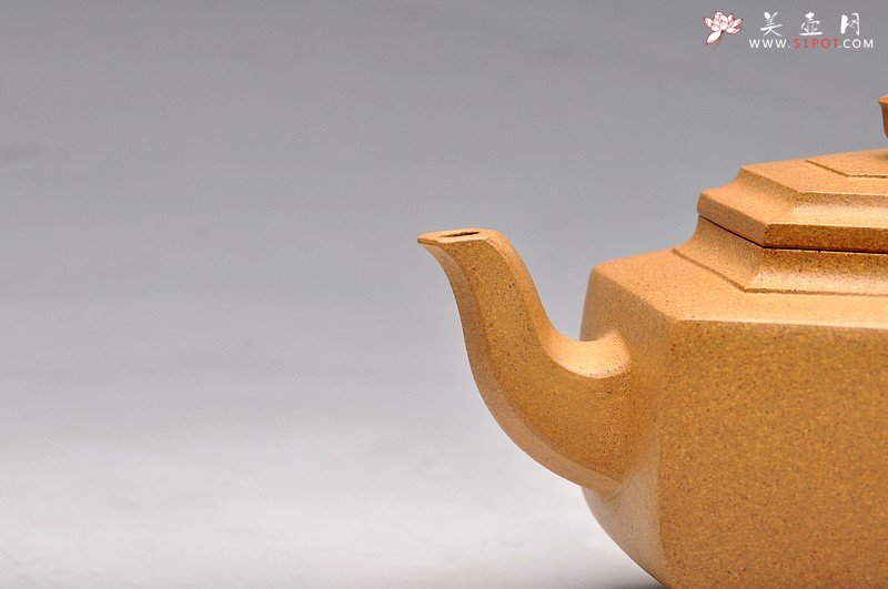 紫砂壶图片：线条挺拔 舒展大气  经典作品  全手大段泥雪华 - 宜兴紫砂壶网