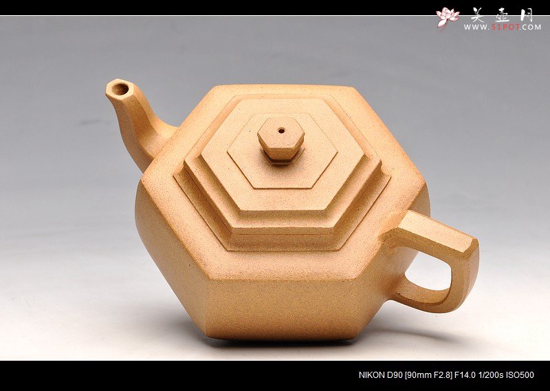 紫砂壶图片：线条挺拔 舒展大气  经典作品  全手大段泥雪华 - 宜兴紫砂壶网