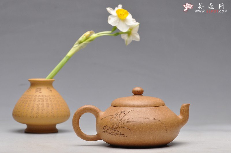 紫砂壶图片：邱玉林大师装饰 古拙之风 把玩精品 全手扁梨2 实用收藏 - 宜兴紫砂壶网