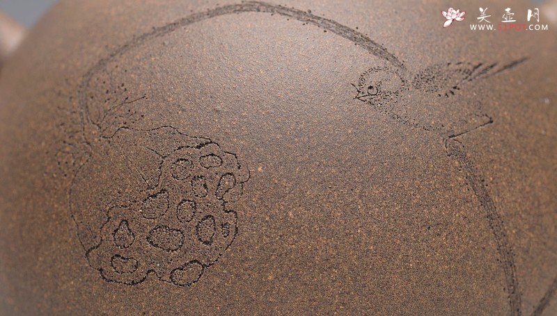 紫砂壶图片：经典中的经典 墨陶刻绘精品莲蓬鸟 万工经典之作 全手莲蓬龙蛋 新年龙运亨通 - 宜兴紫砂壶网