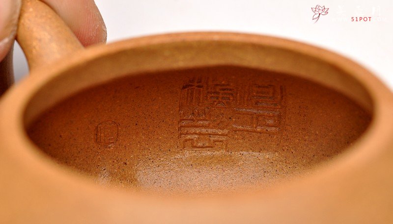 紫砂壶图片：邱玉林大师装饰 古拙之风 把玩精品 全手扁梨 实用收藏 - 宜兴紫砂壶网