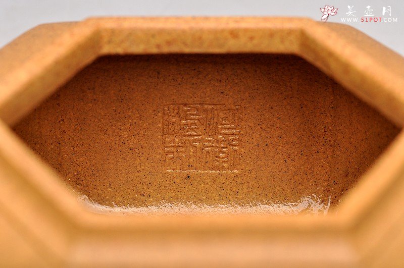 紫砂壶图片：线条挺拔 舒展大气  经典作品  全手大段泥雪华 - 宜兴紫砂壶网