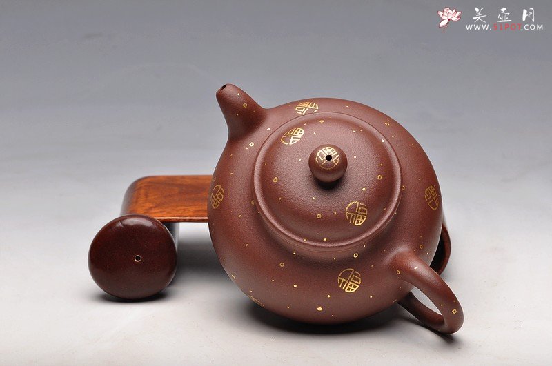 紫砂壶图片：线条优美 浑圆饱满 描真金 全手福莲 杀茶利器 - 宜兴紫砂壶网