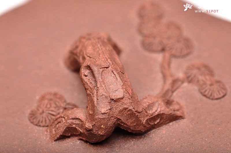 紫砂壶图片：立体梅花  孤品盖杯 松梅情 单志萍老师全手随心作 - 宜兴紫砂壶网