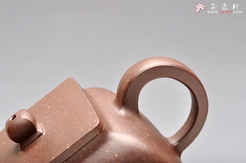 紫砂壶图片：工精实力派 方圆体味 老味紫泥 全手简洁小四方 - 宜兴紫砂壶网