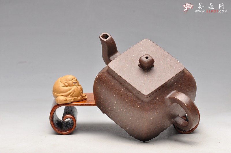 紫砂壶图片：工精实力派 方圆体味 老味紫泥 全手简洁小四方 - 宜兴紫砂壶网