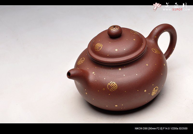 紫砂壶图片：线条优美 浑圆饱满 描真金 全手福莲 杀茶利器 - 宜兴紫砂壶网