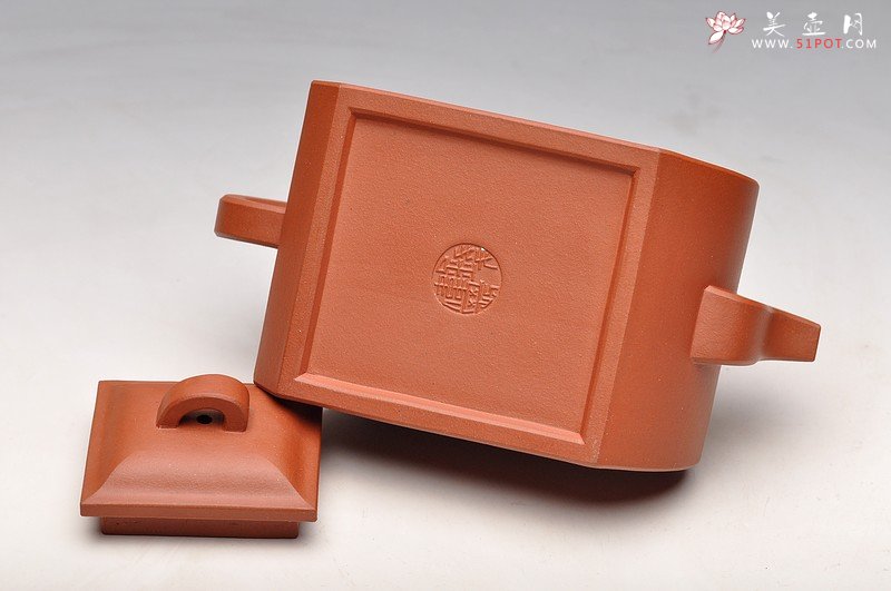 紫砂壶图片：方器新颖 创新  全手破浪 - 宜兴紫砂壶网