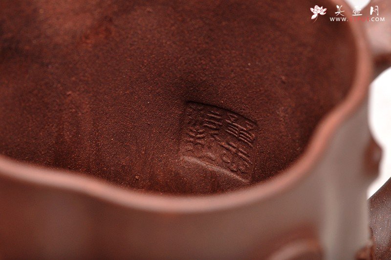 紫砂壶图片：立体梅花  孤品盖杯 松梅情 单志萍老师全手随心作 - 宜兴紫砂壶网