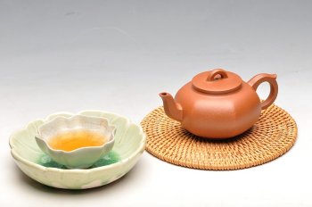 紫砂壶图片：浑方之美 寓圆于方  降坡泥六方宫灯 - 宜兴紫砂壶网