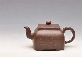 紫砂壶图片：工精实力派 方圆体味 老味紫泥 全手简洁小四方 - 宜兴紫砂壶网