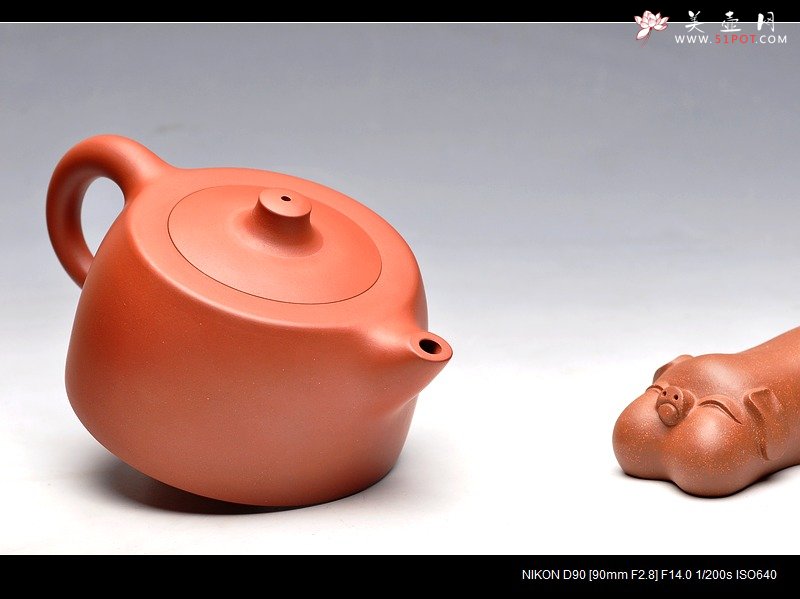 紫砂壶图片：非常有特色的 全手嵌盖天际 敦厚可人 - 宜兴紫砂壶网