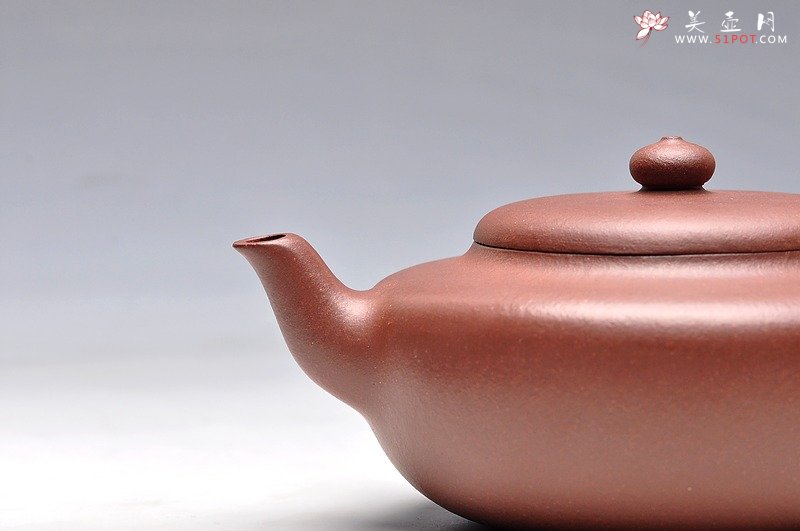 紫砂壶图片：单片折肩 一捺底  静心之品 敦厚拙然  全手清韵   - 宜兴紫砂壶网