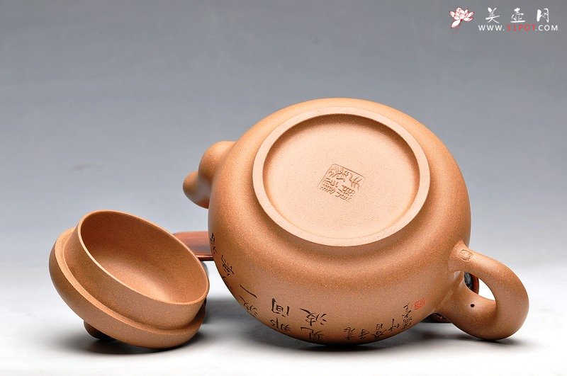 紫砂壶图片：大俗即大雅一套 精品 道洪风格 出水如柱 全手玉璧  - 宜兴紫砂壶网