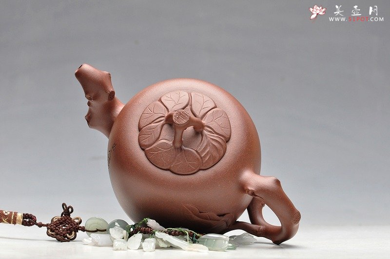 紫砂壶图片：老味具显 造型大方简练  贴叶自然生动 木瓜 - 宜兴紫砂壶网