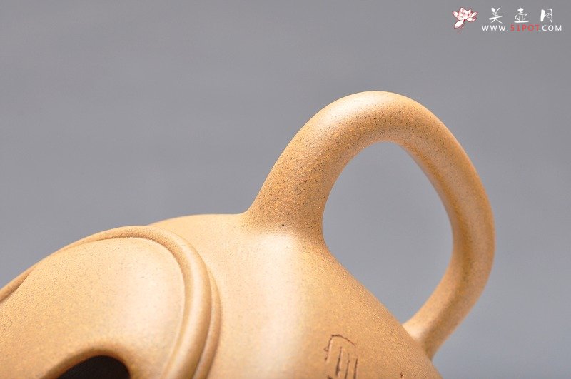 紫砂壶图片：辛卯年冬 曲峰  大气 全手大牛盖莲子 实力精品 - 宜兴紫砂壶网