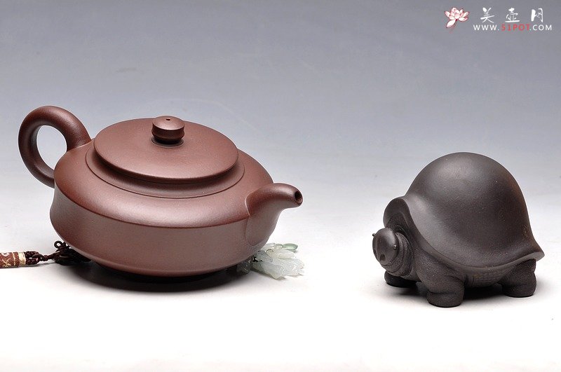 紫砂壶图片：舒服耐品 线条优美 实用佳品 老紫泥 汉鼓壶 - 宜兴紫砂壶网