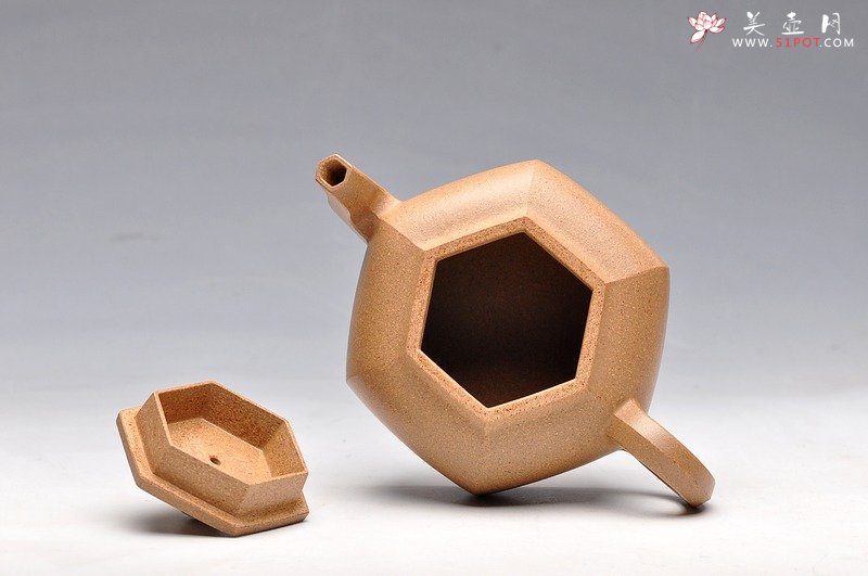 紫砂壶图片：飘逸灵动 线面挺快 全手精品之逸公六方 - 宜兴紫砂壶网